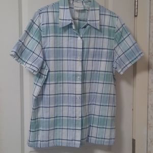 Short sleeve blue plaid top